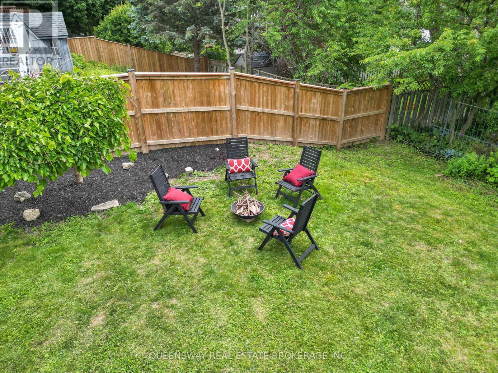 46 GREENWICH DRIVE