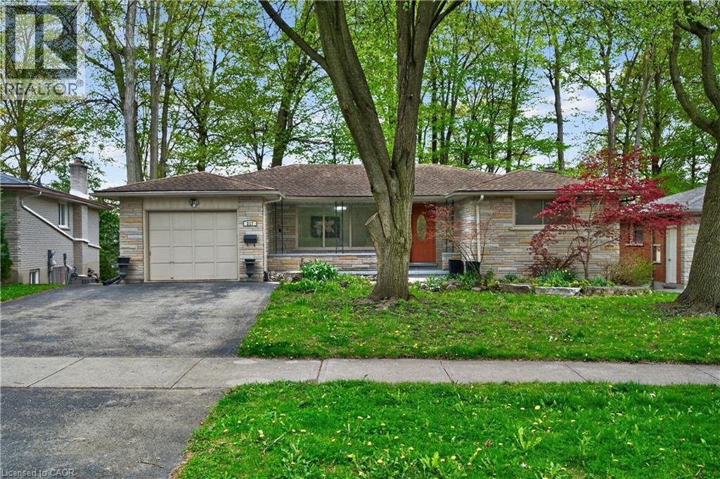 217 PINEGROVE Crescent