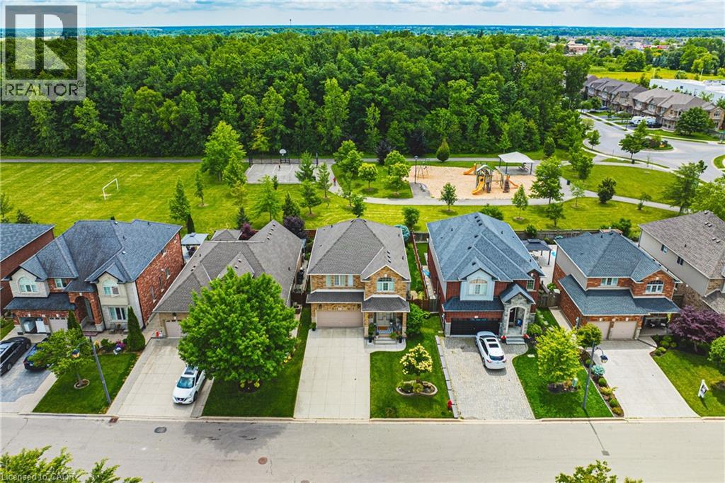 20 DEGROW Crescent