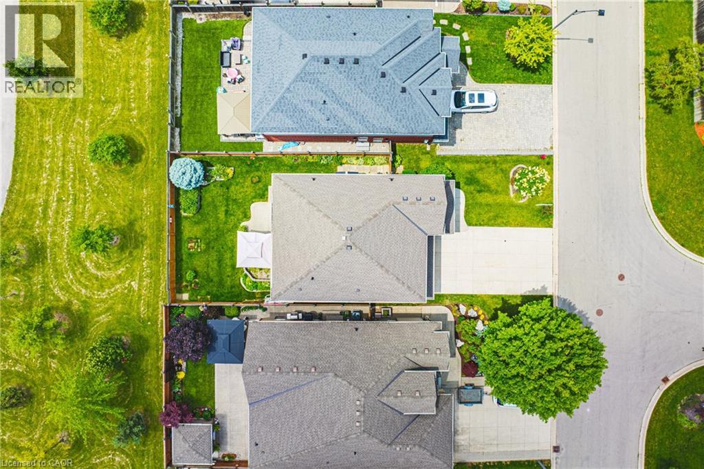 20 DEGROW Crescent