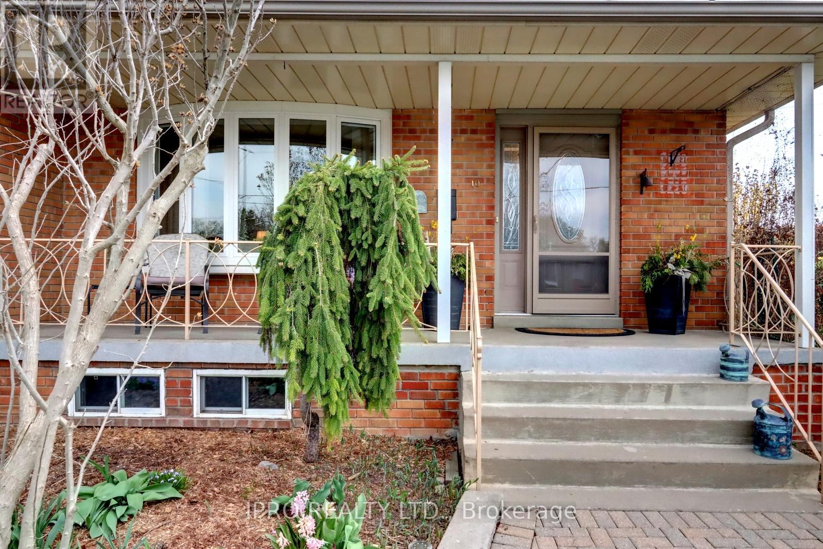 10 CHESTNUT AVENUE