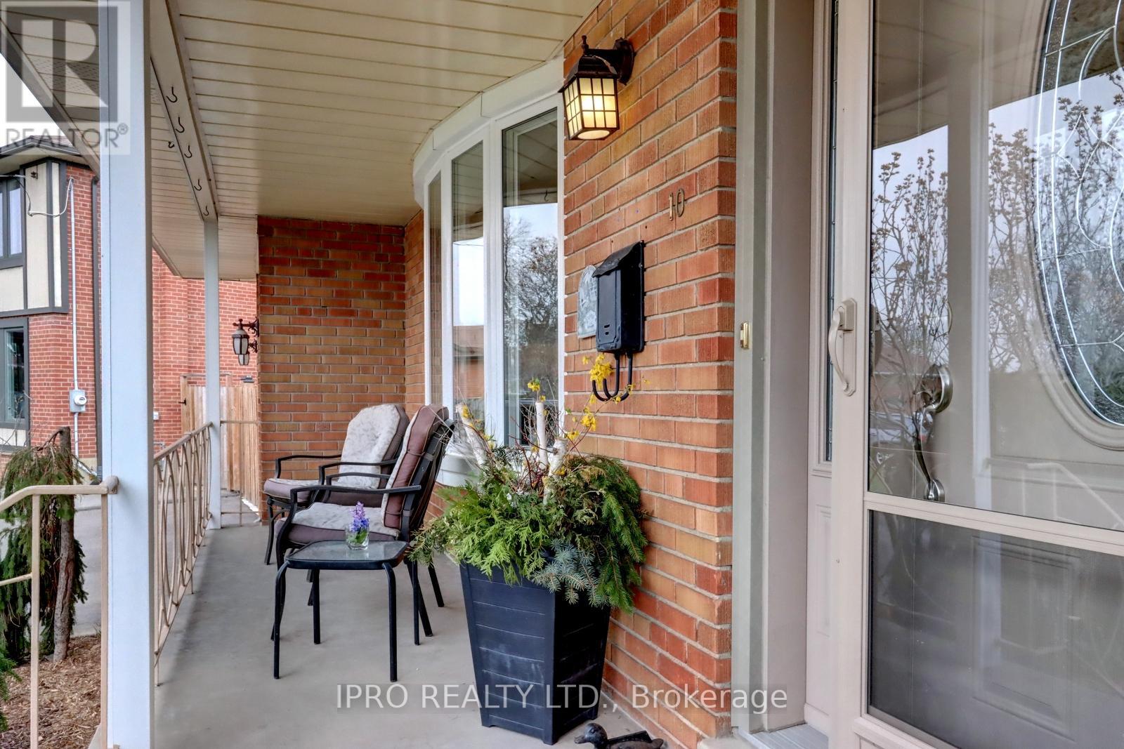 10 CHESTNUT AVENUE