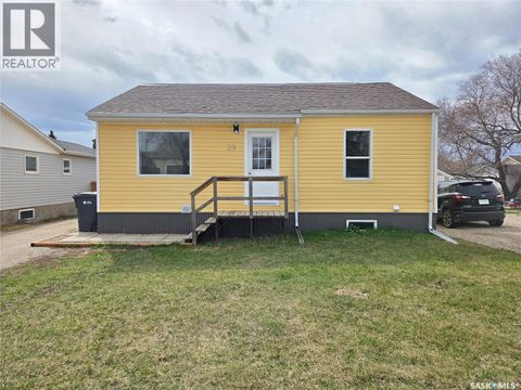 25 Rhodes STREET Redvers SK S0C2H0
