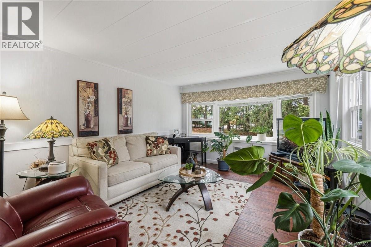 53 1247 Arbutus Rd