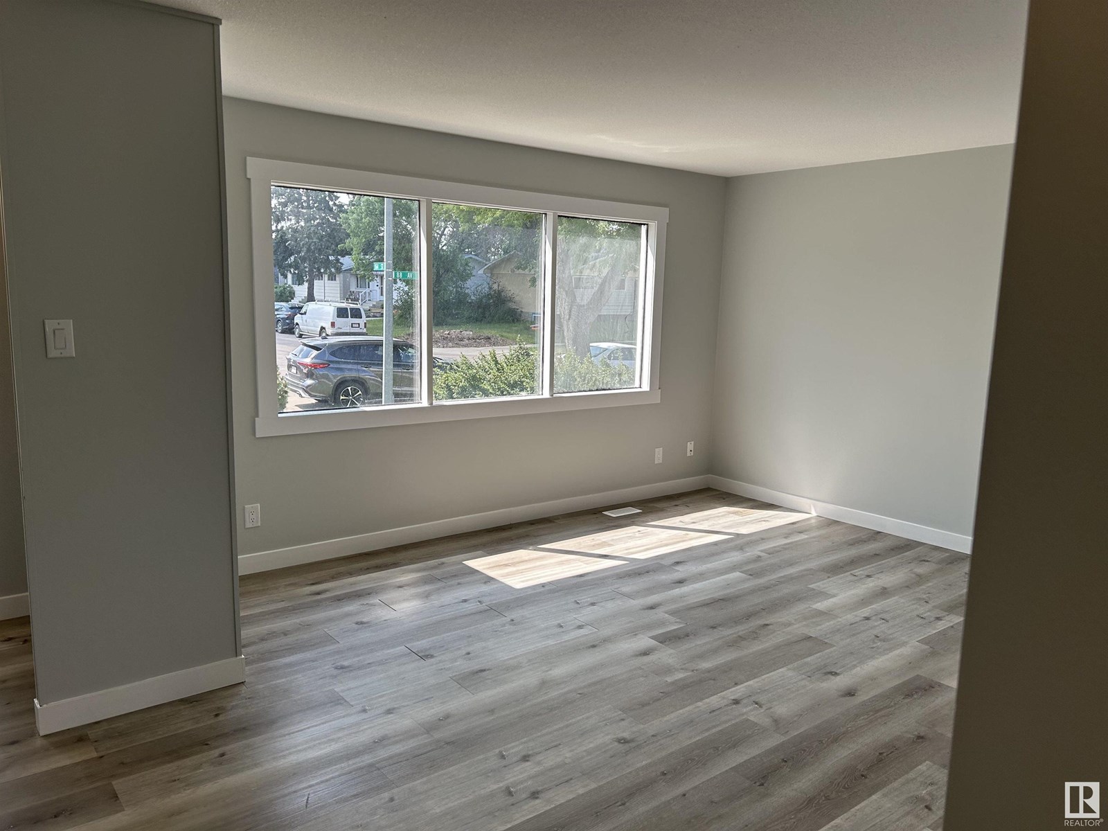 16318 88 AV NW
