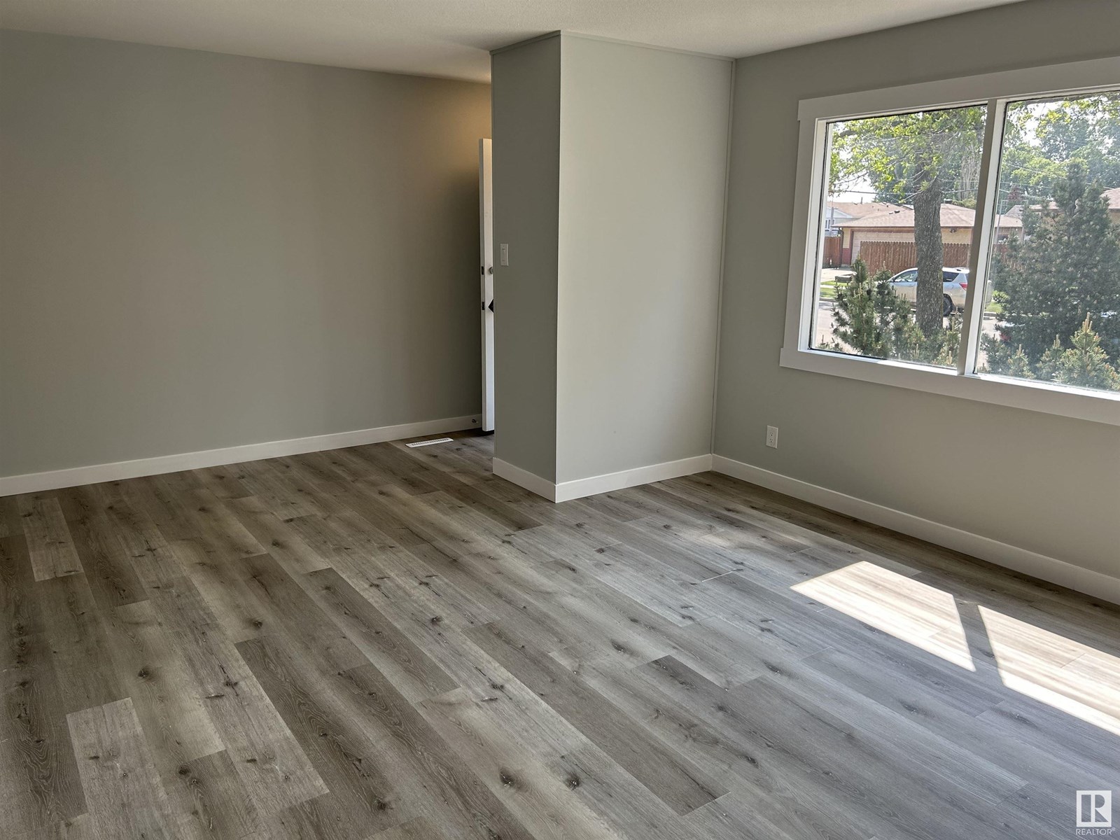 16318 88 AV NW