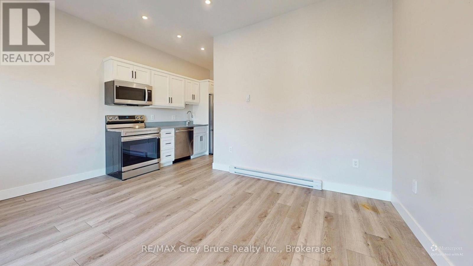 UNIT 9 - 39 1ST AVENUE S