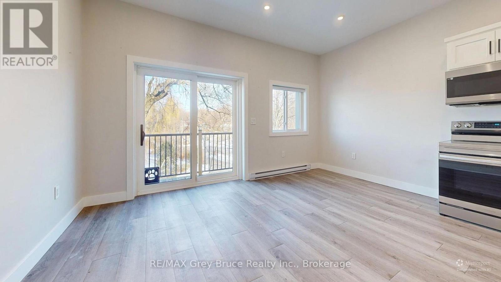 UNIT 9 - 39 1ST AVENUE S