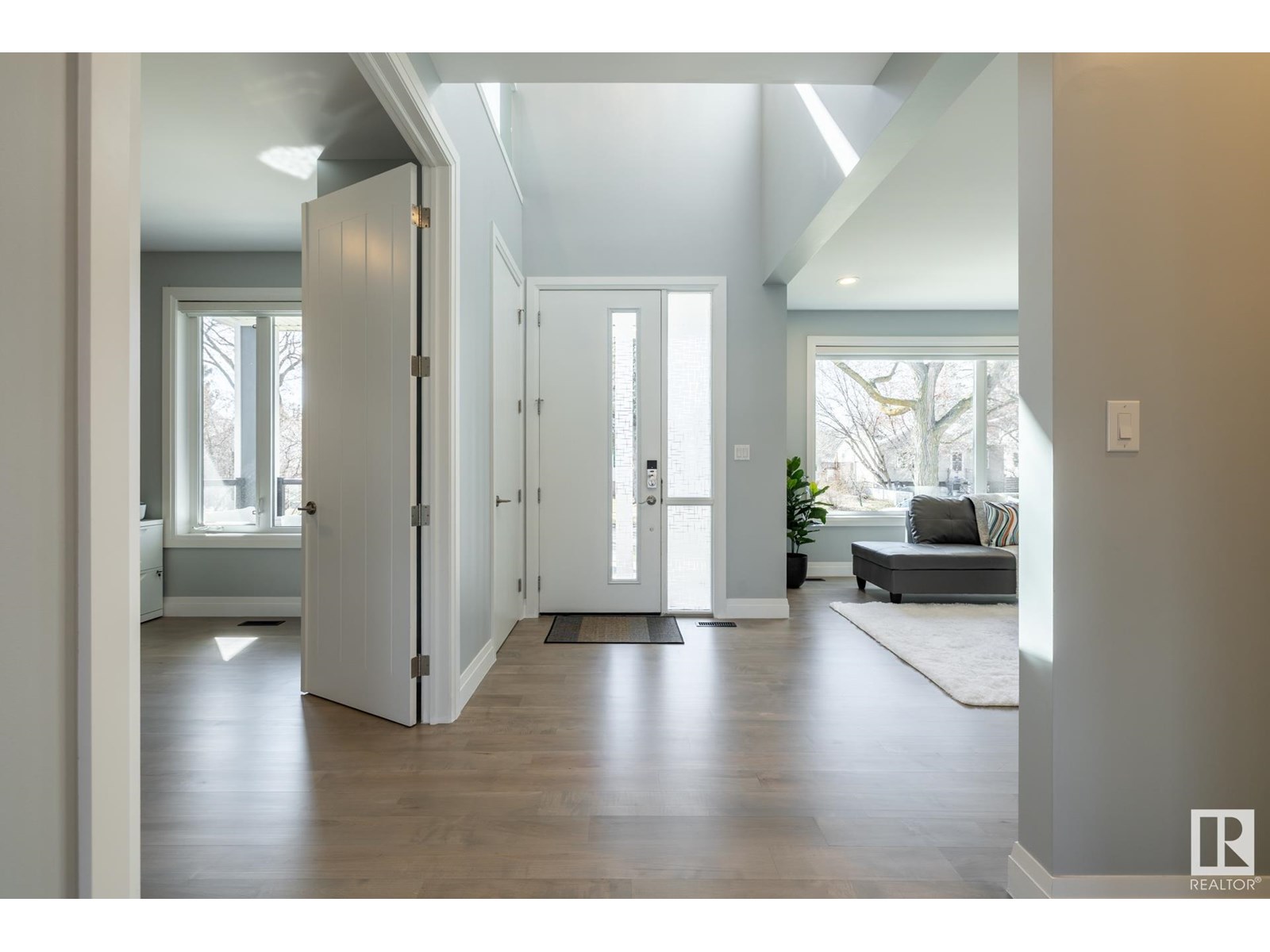 10936 71 AV NW