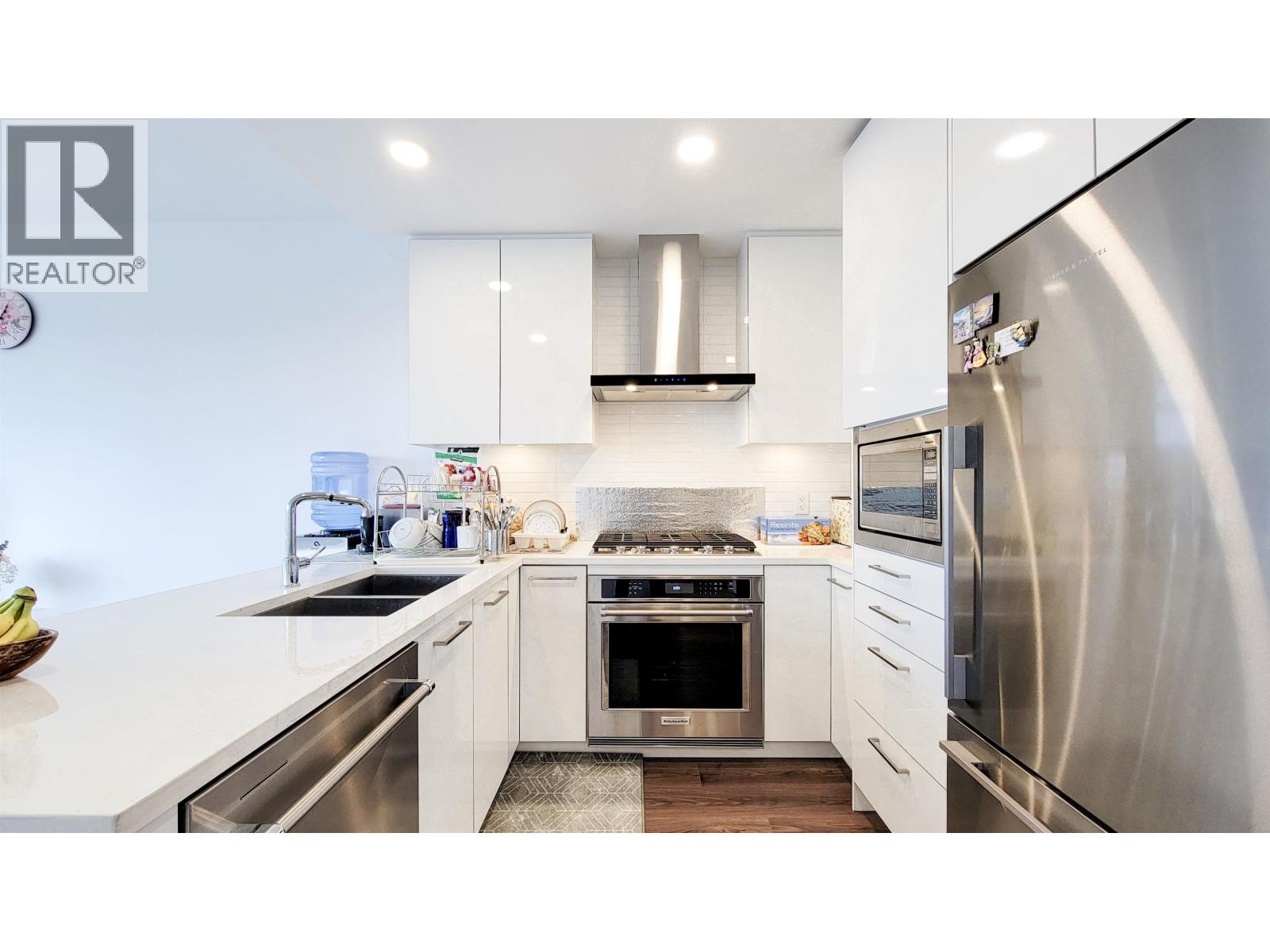 1204 518 CLARKE ROAD