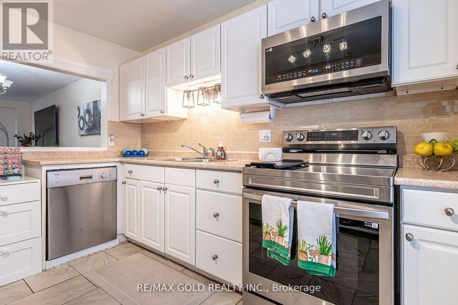 33 - 33 GUILDFORD CRESCENT