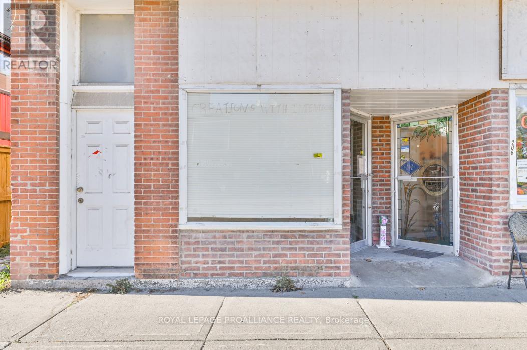 208 VICTORIA STREET N