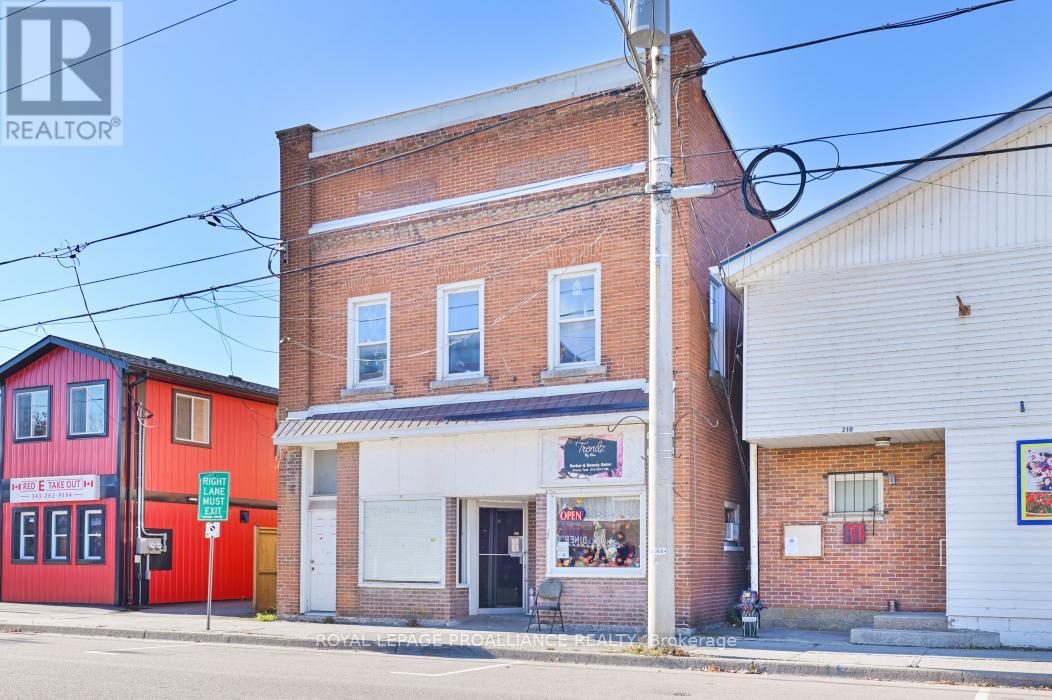 208 VICTORIA STREET N