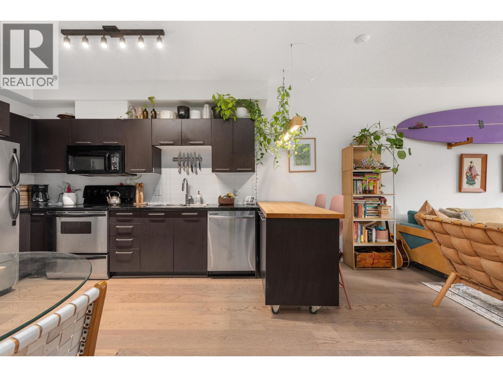 212 205 E 10TH AVENUE