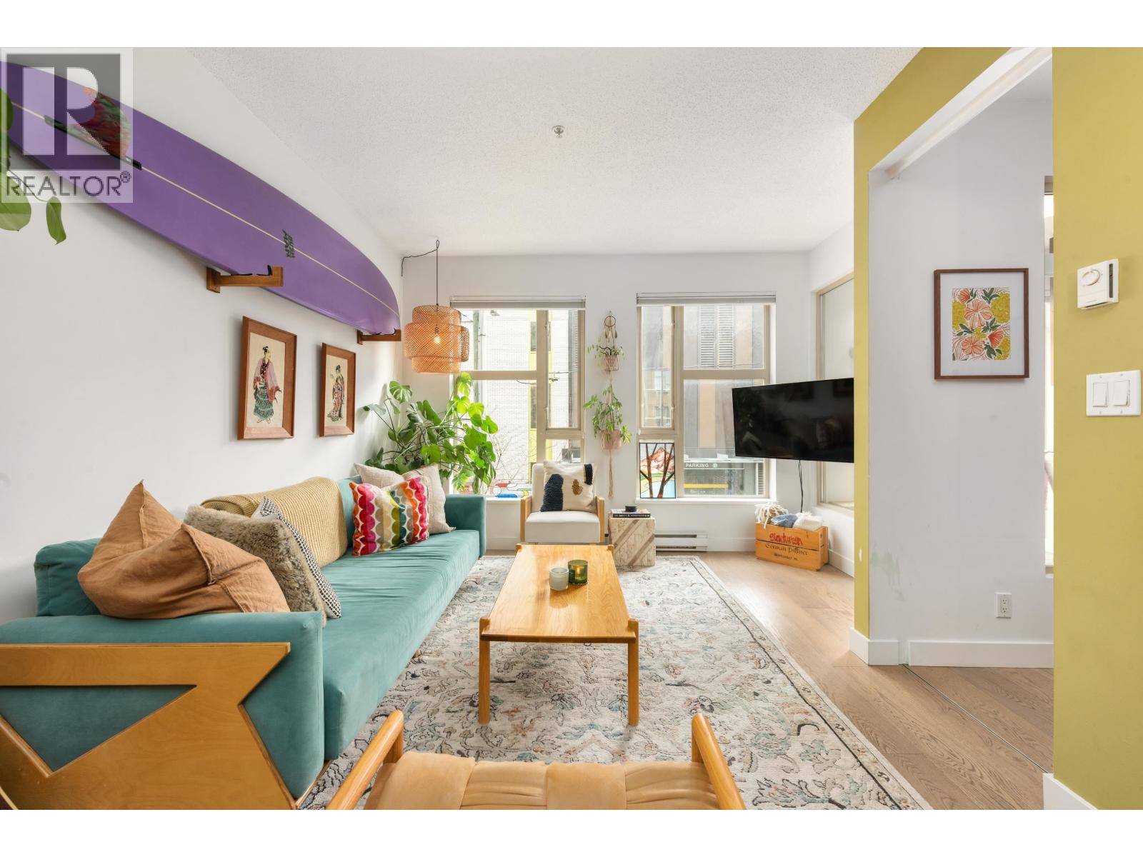 212 205 E 10TH AVENUE