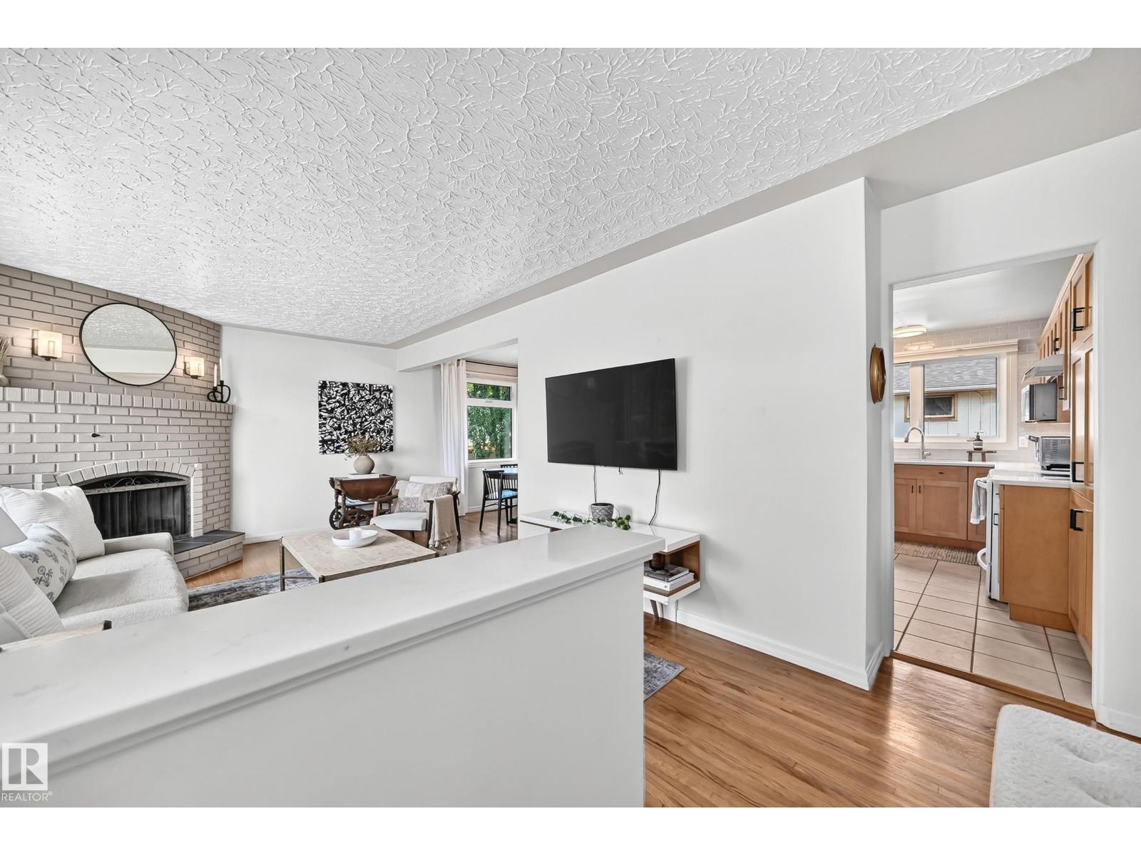 16406 87a AV NW