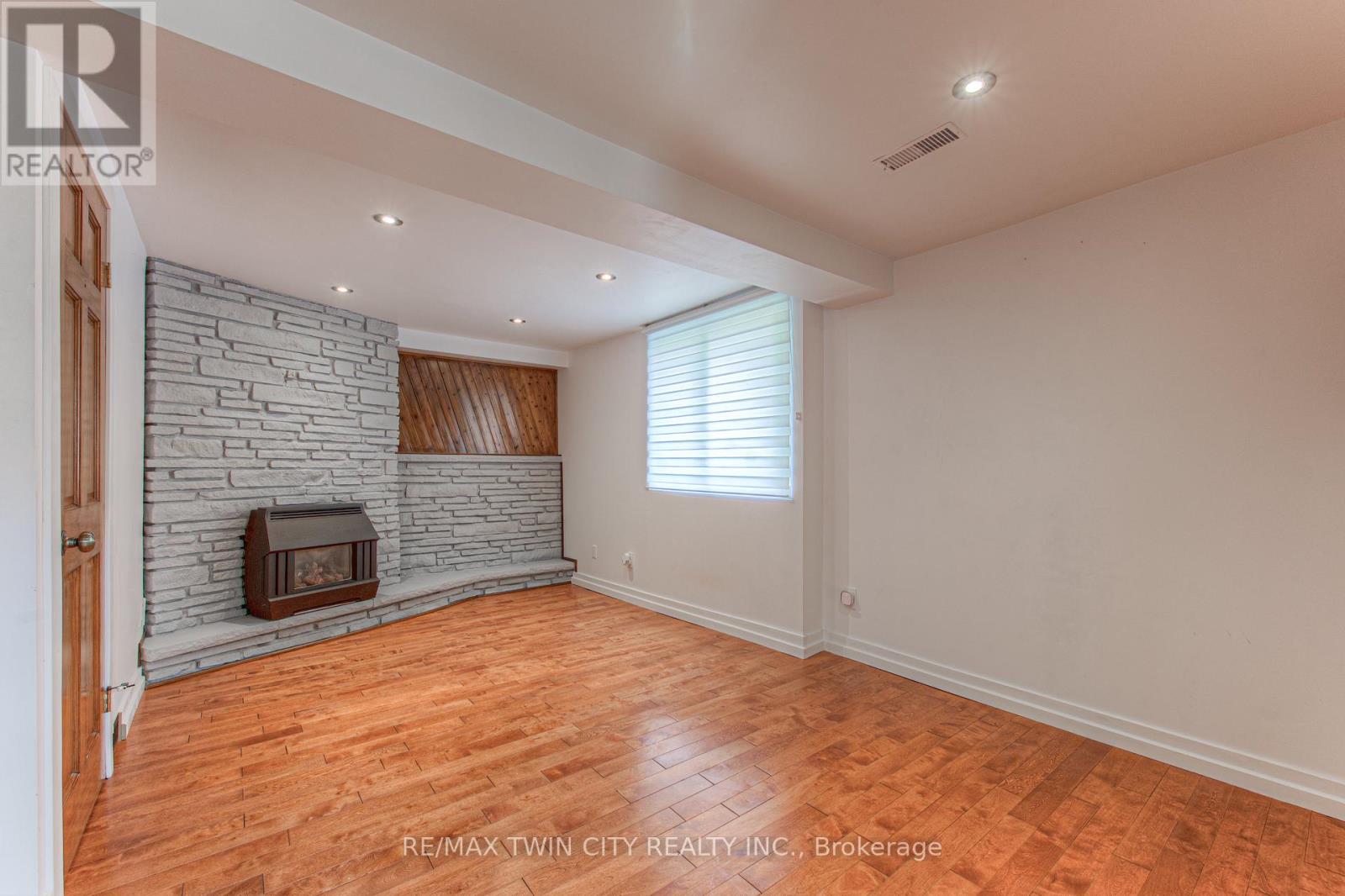 22 DUNDONALD ROAD