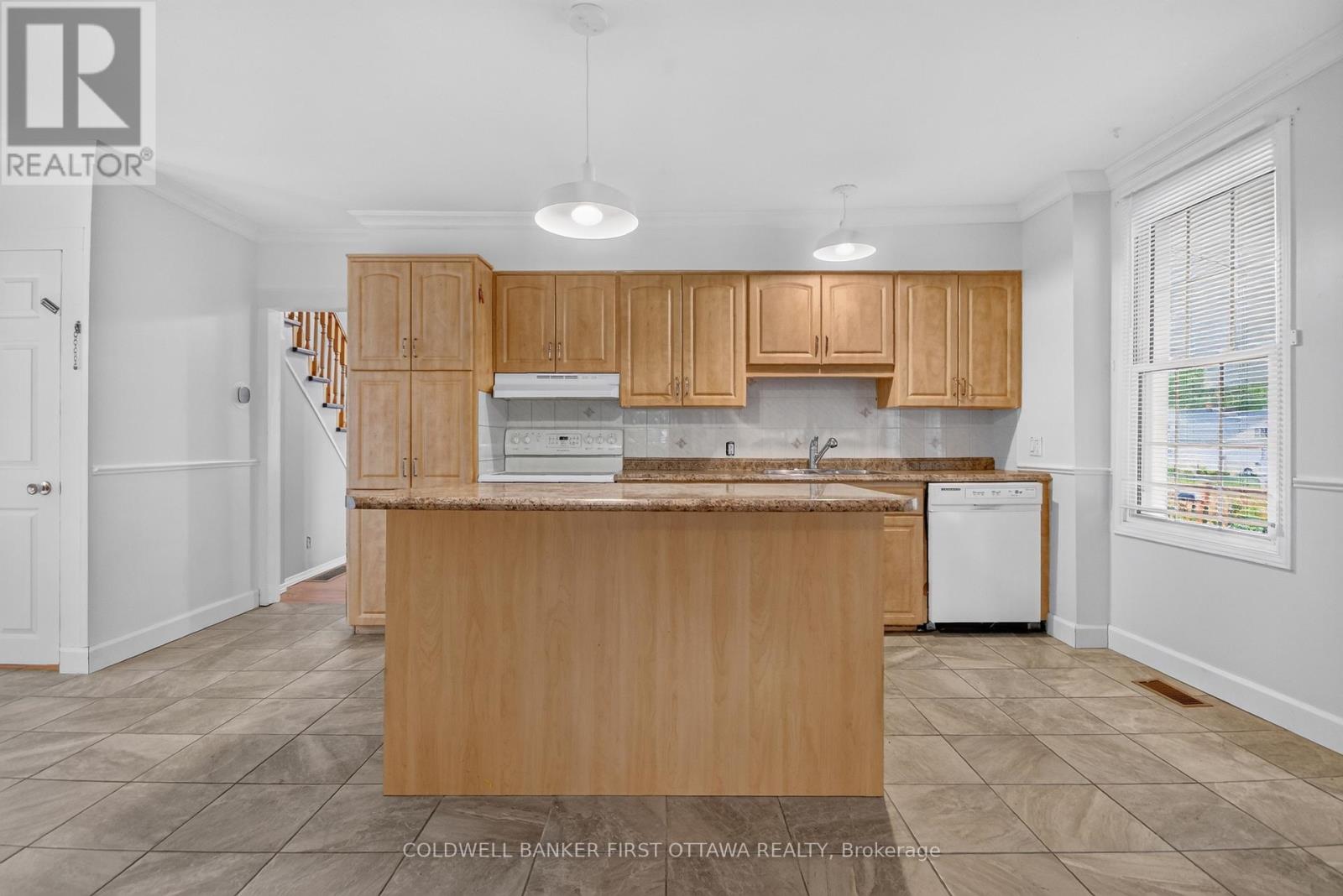 9 MAUD STREET