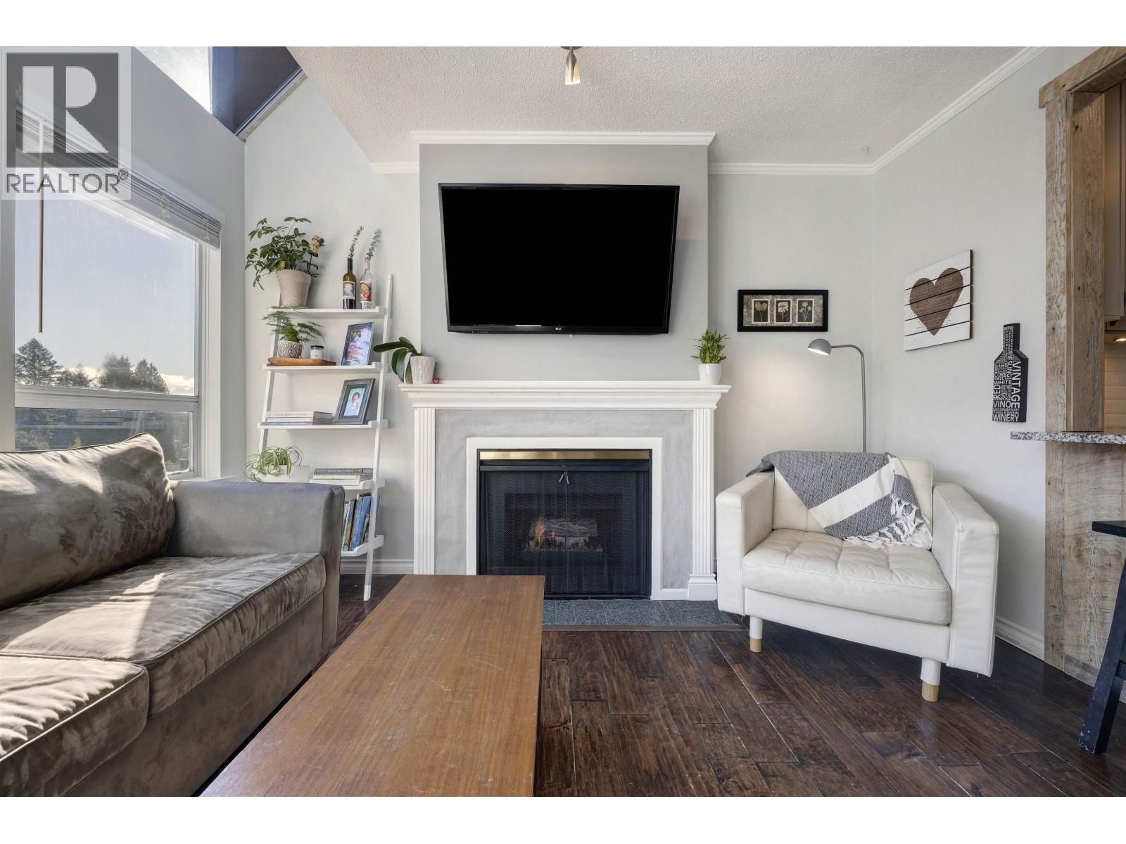 309 3721 DELBROOK AVENUE