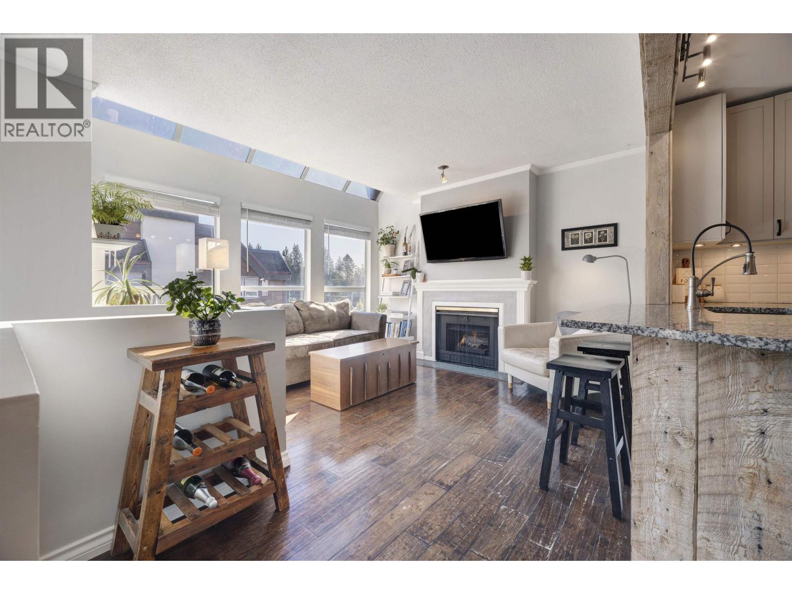 309 3721 DELBROOK AVENUE