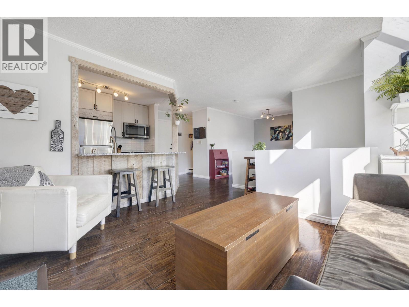 309 3721 DELBROOK AVENUE