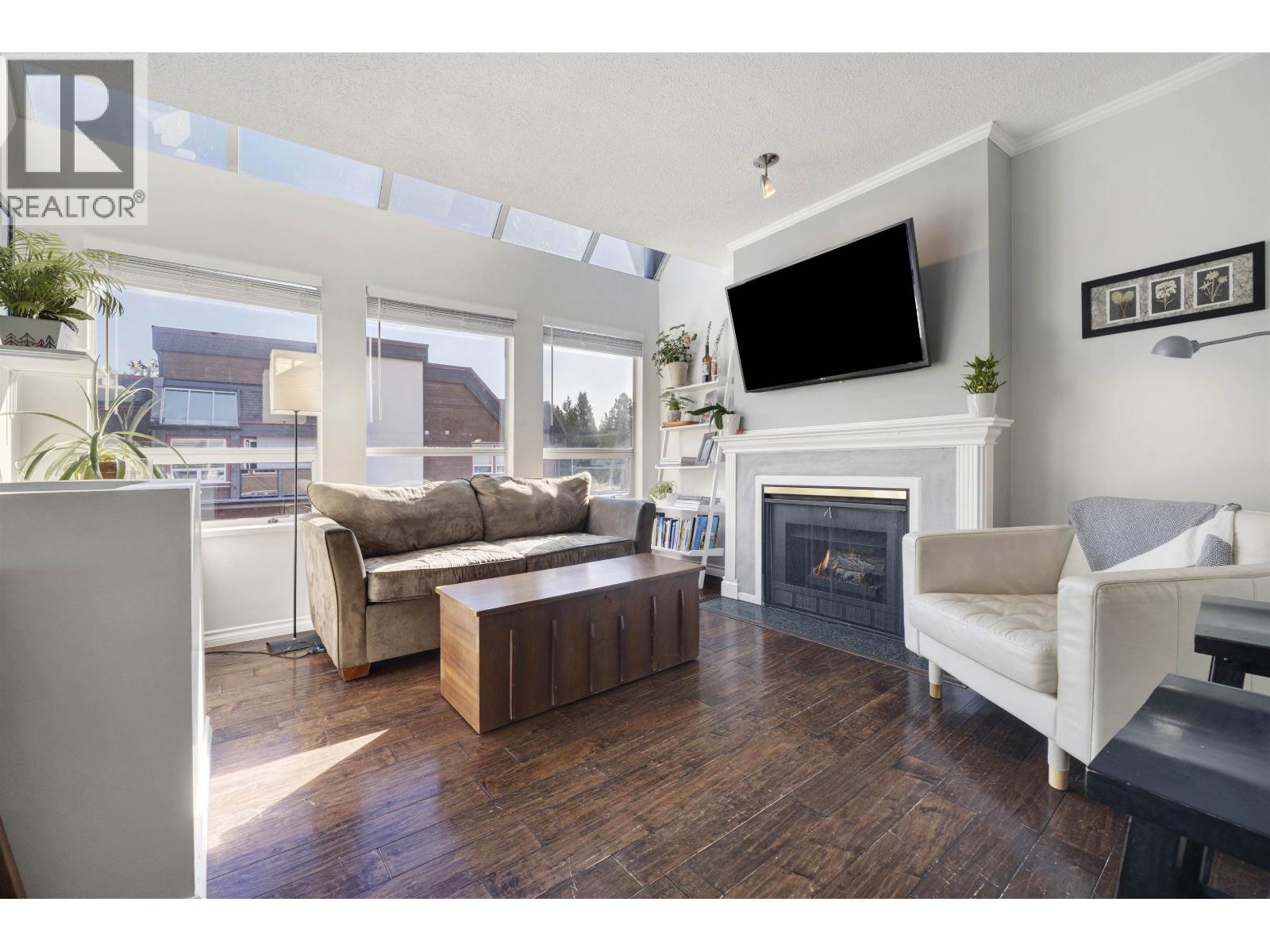 309 3721 DELBROOK AVENUE