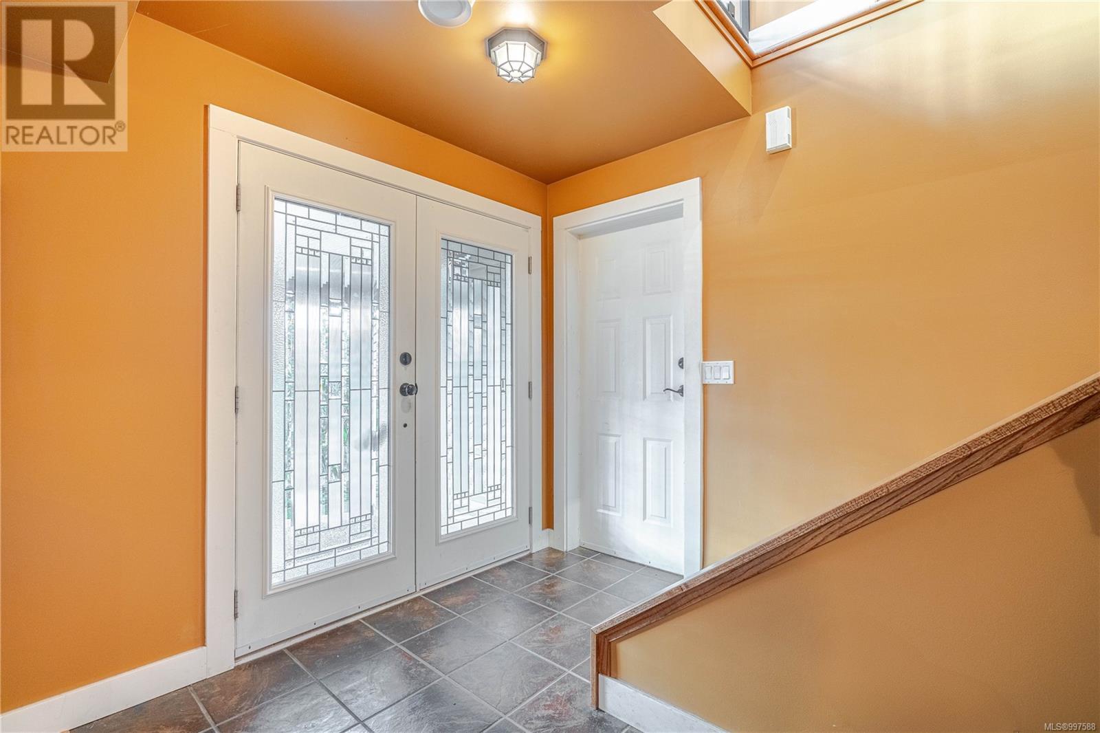 1158 Kathleen Dr