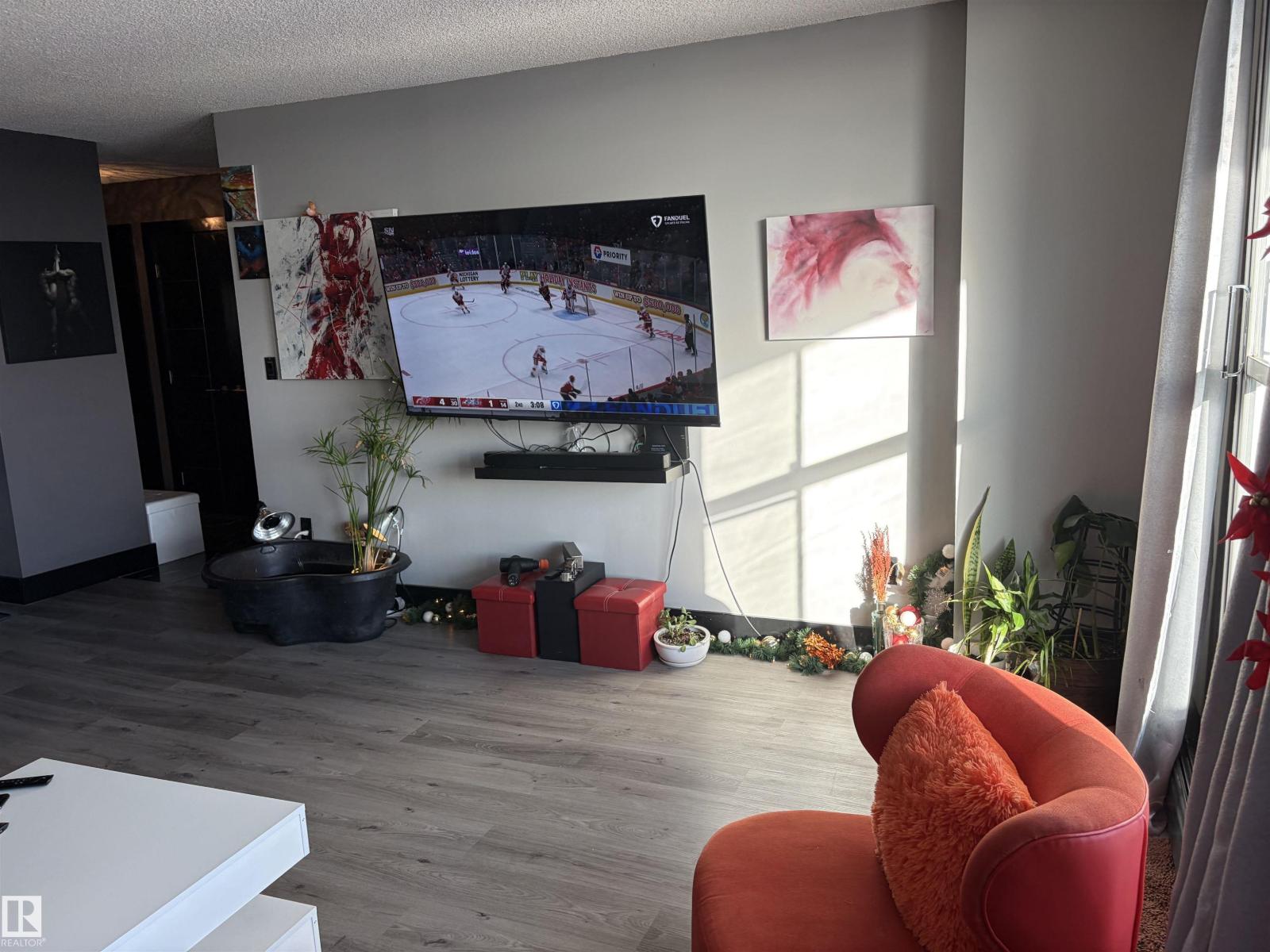 #1314 13910 Stony Plain RD NW