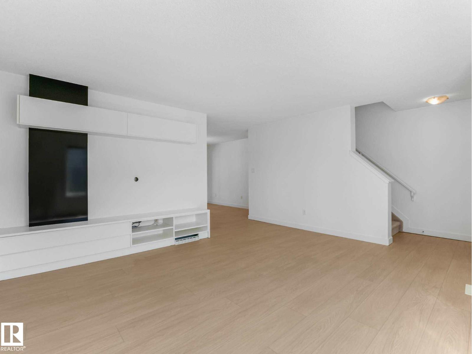 #49 12004 22 AV SW