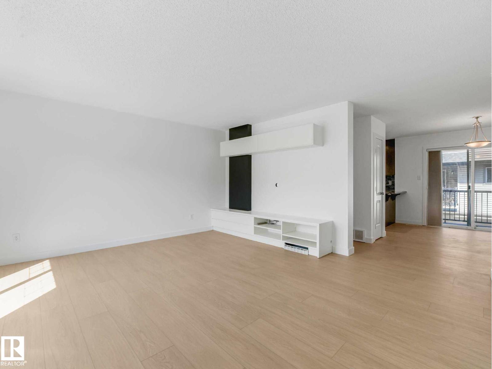 #49 12004 22 AV SW