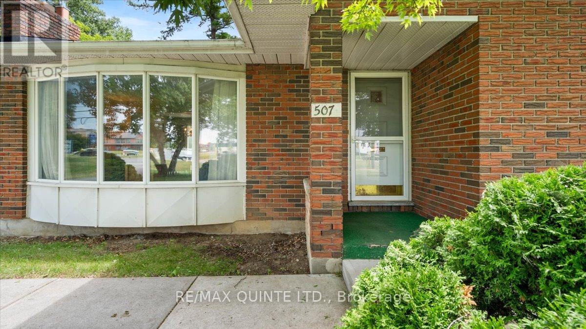 507 DUNDAS STREET W