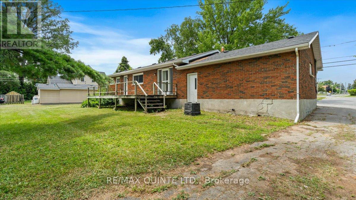 507 DUNDAS STREET W