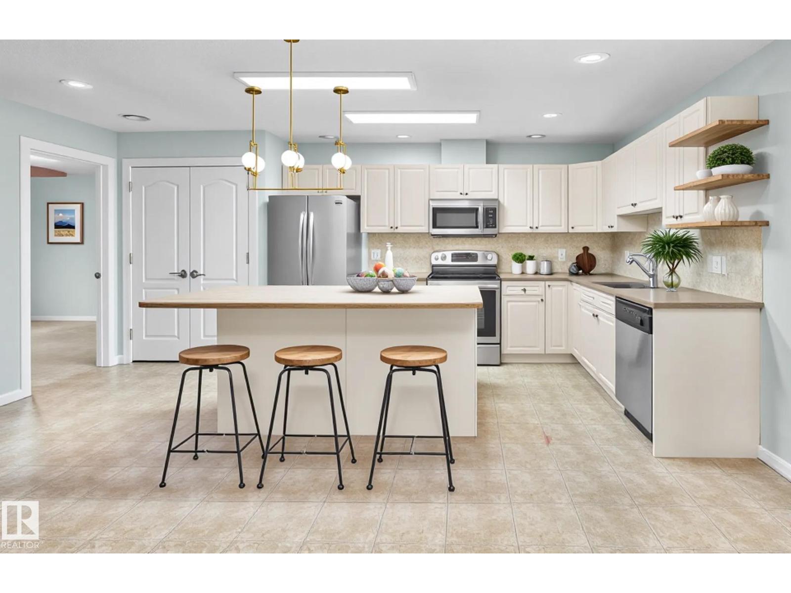 #114 278 SUDER GREENS DR NW