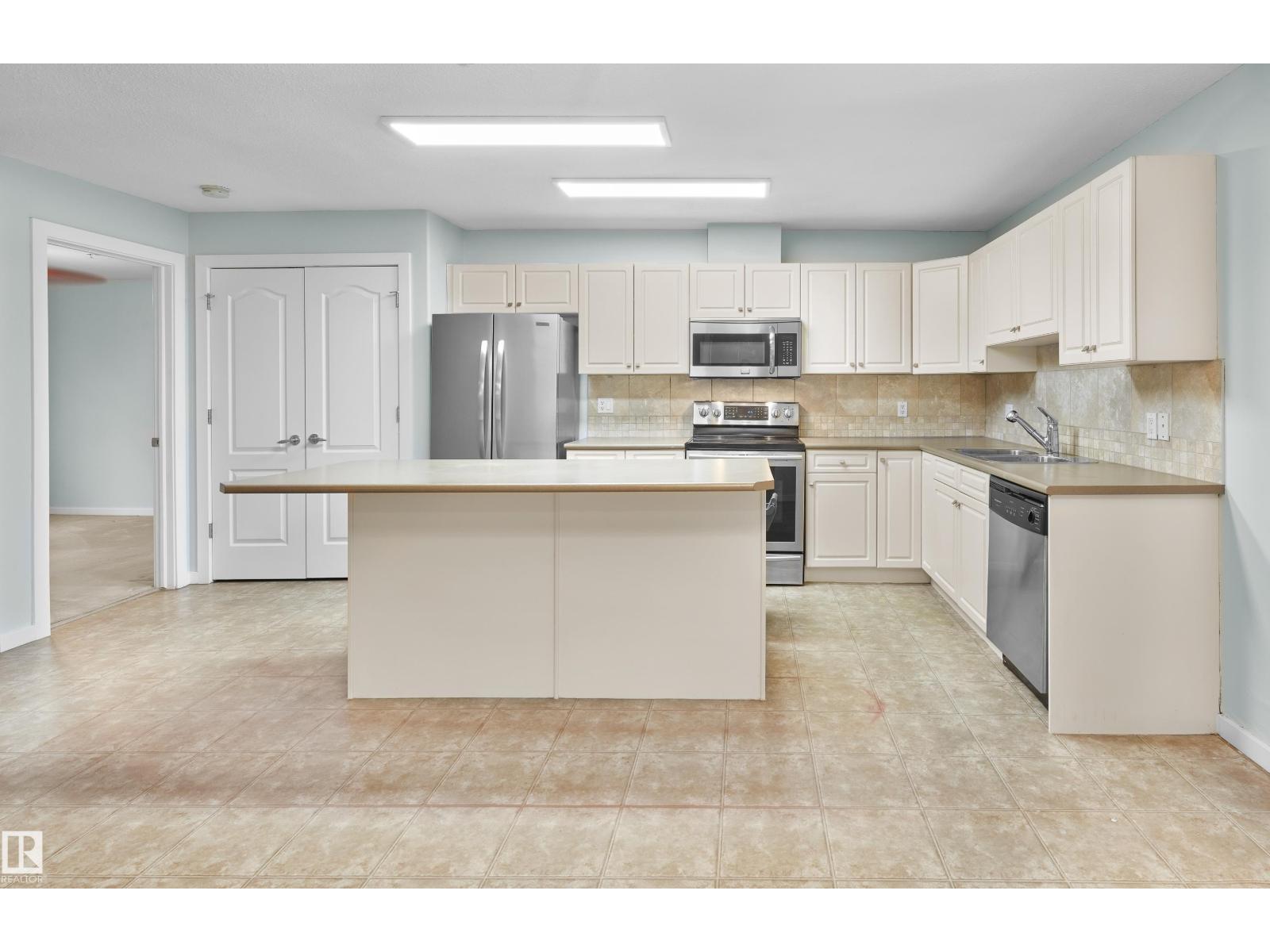 #114 278 SUDER GREENS DR NW