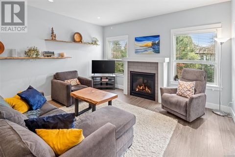 4 2923 Shelbourne St Victoria BC V8R4M7