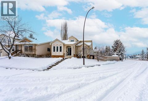 215 Scenic Way NW Calgary AB T3L1B6