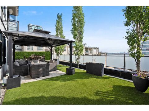 212 123 W 1ST STREET North Vancouver BC V7M0E5