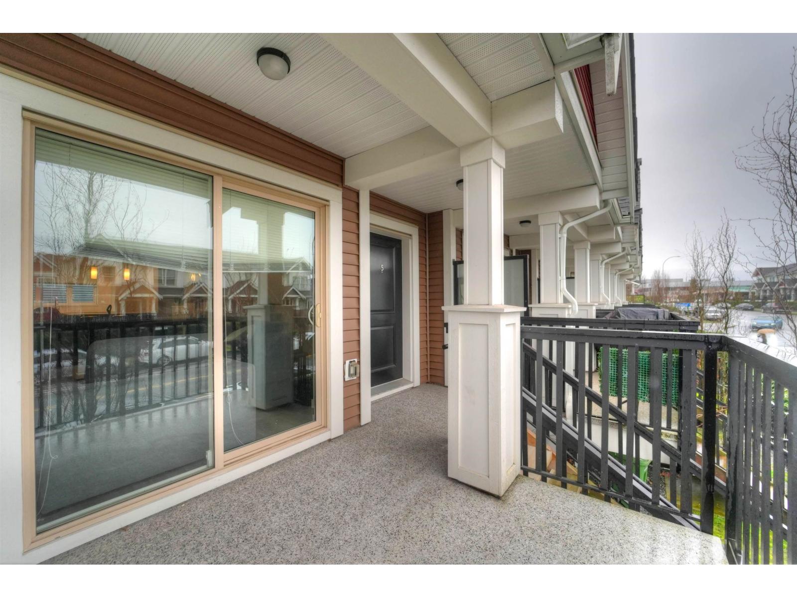 5 2796 ALLWOOD STREET