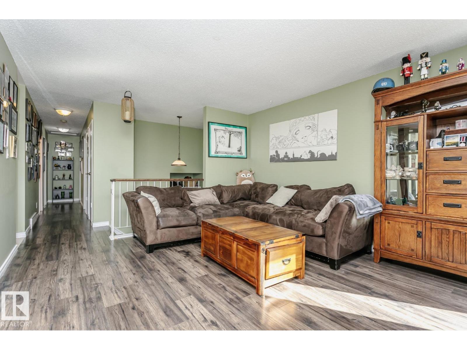 3520 33 AV NW