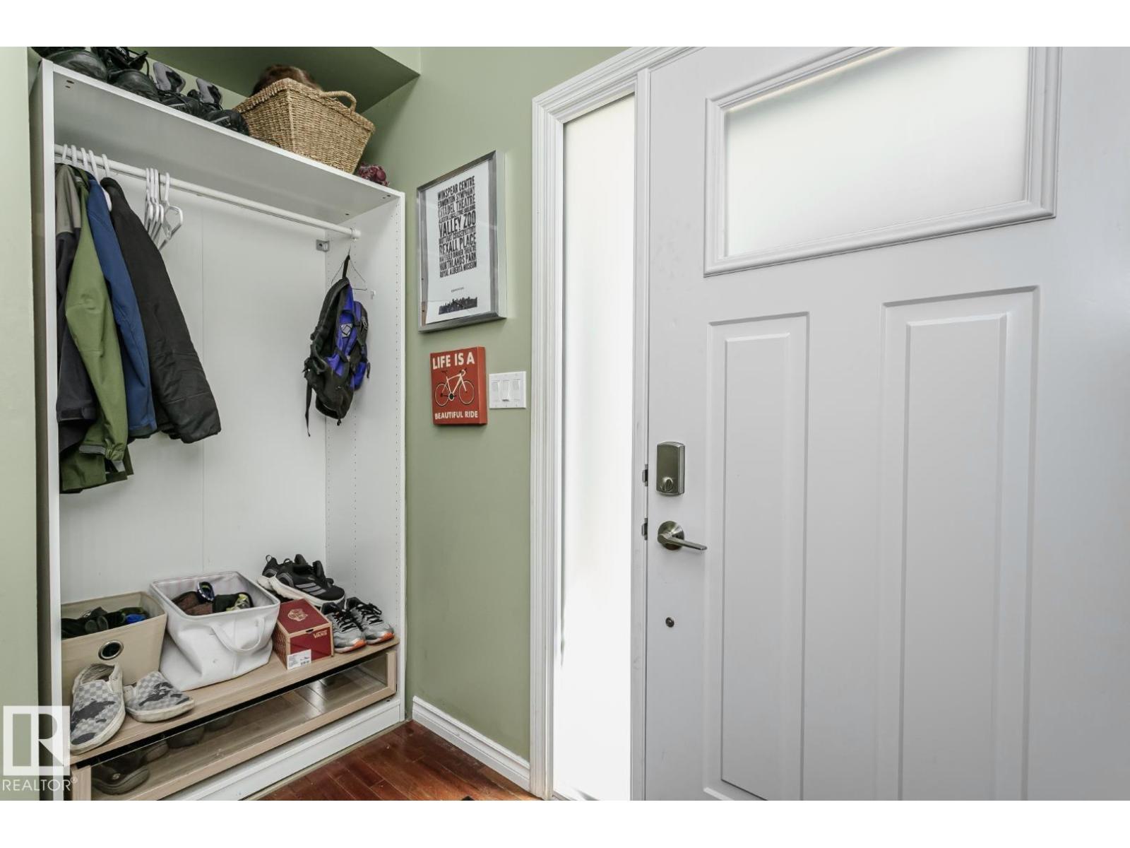 3520 33 AV NW