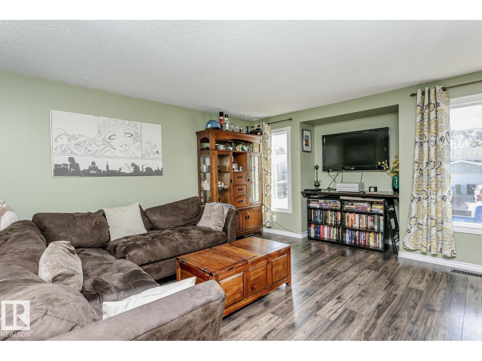 3520 33 AV NW