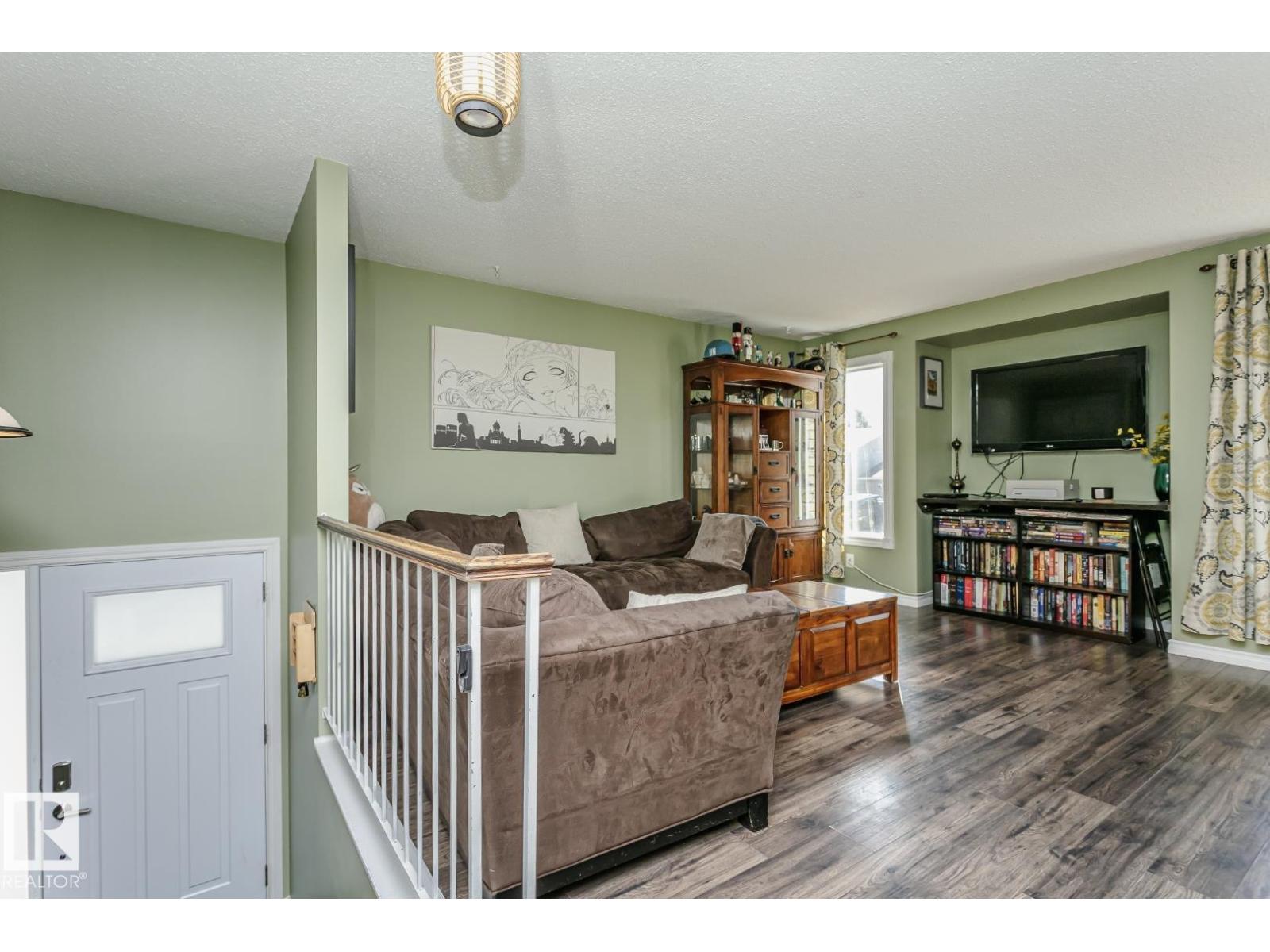 3520 33 AV NW
