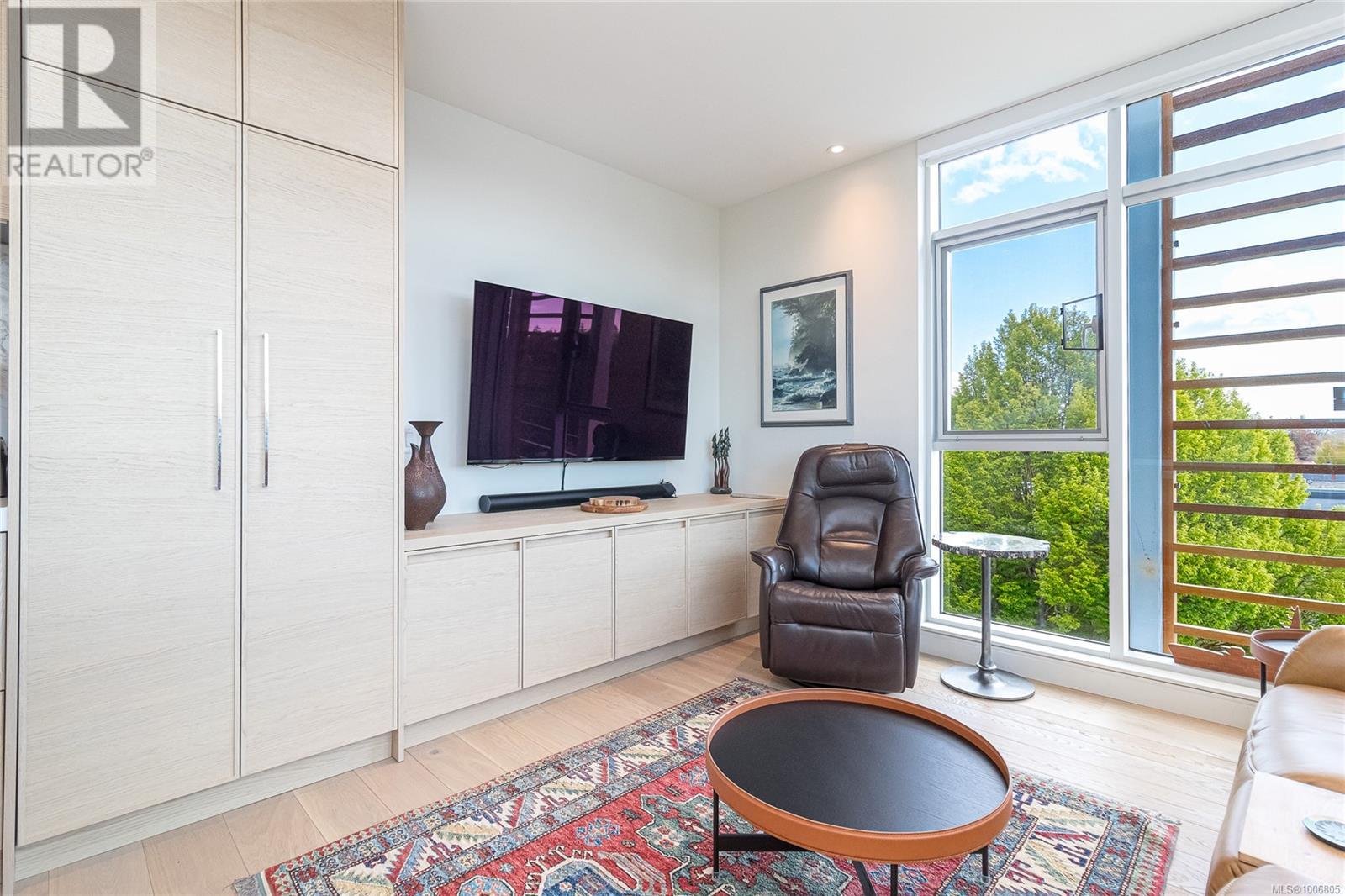 405 1916 Oak Bay Ave