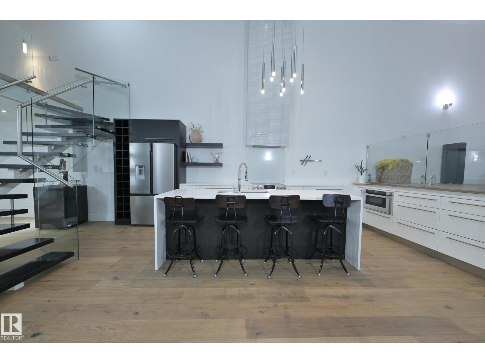 #403 10154 103 ST NW