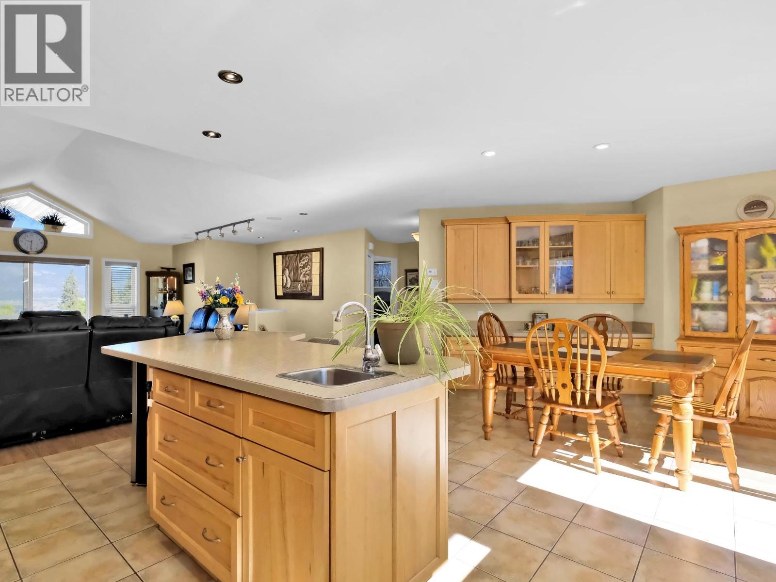 695 Pineview Road Unit# 102