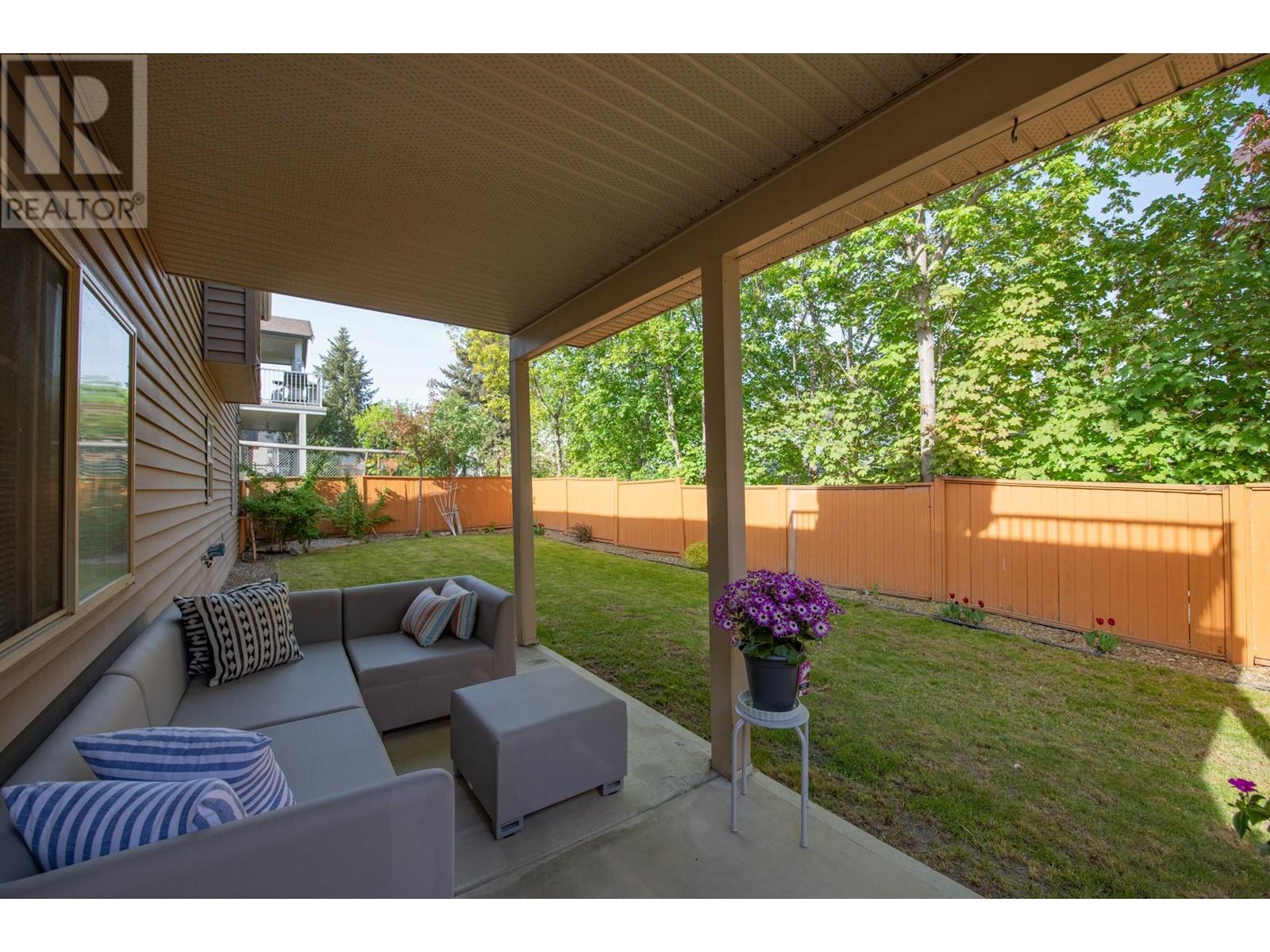 1927 Skyview Crescent