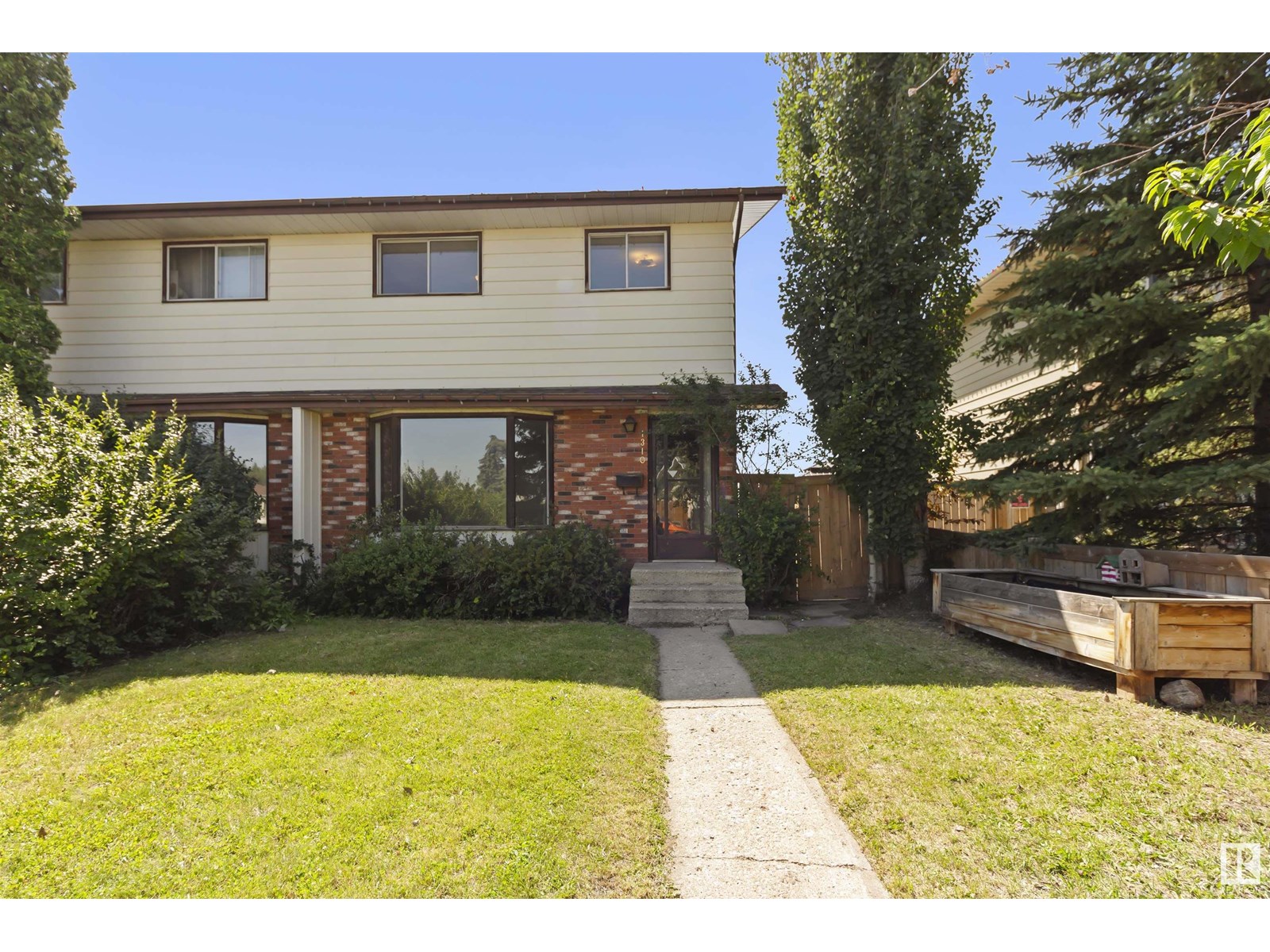 1310 54 ST NW