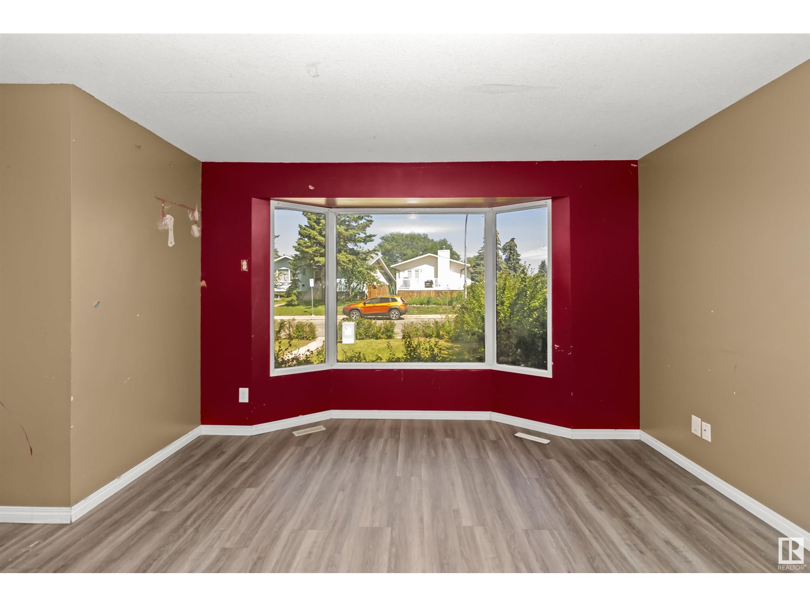 1310 54 ST NW