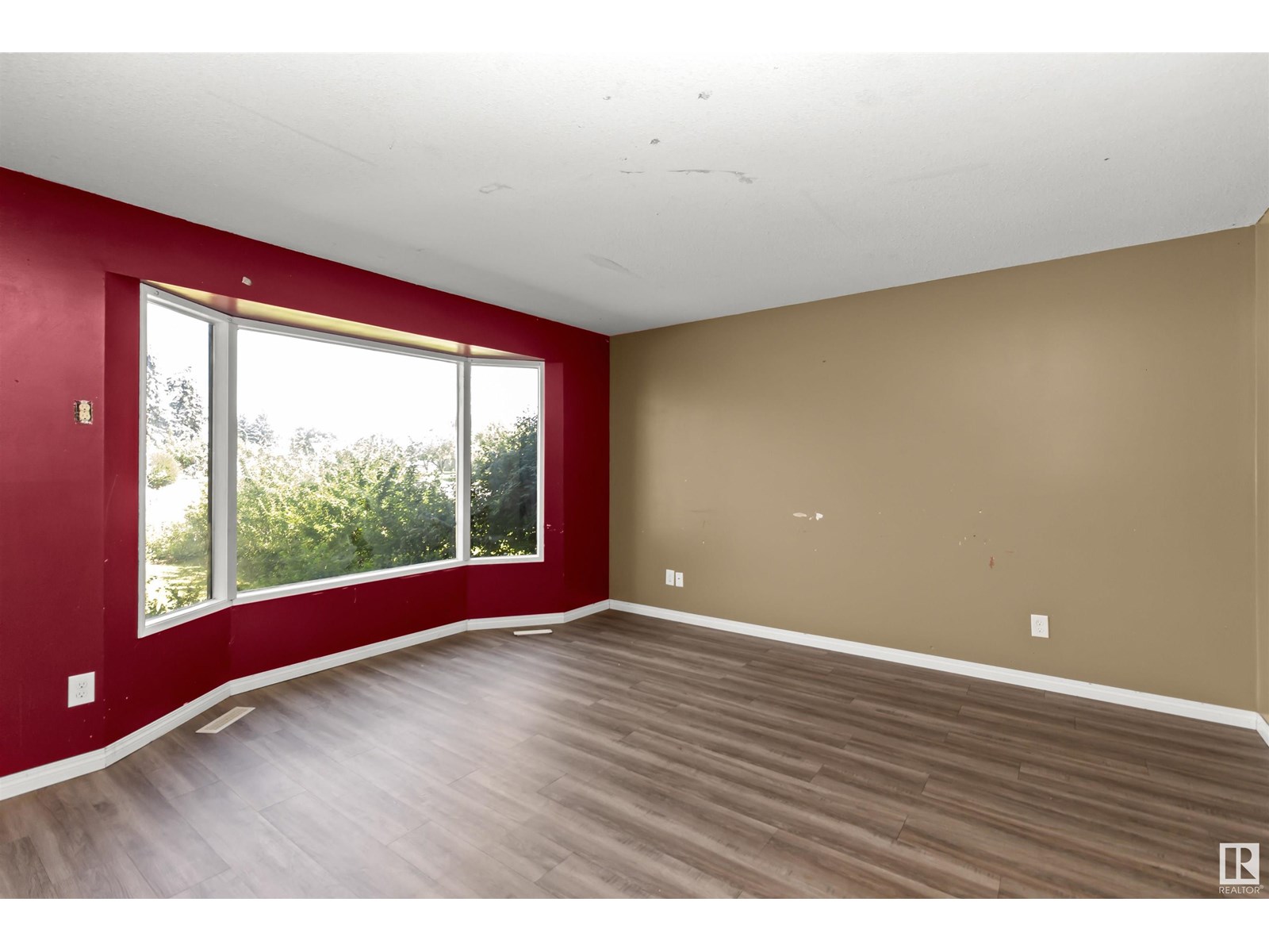 1310 54 ST NW