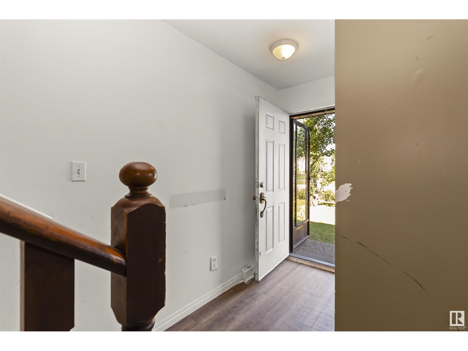 1310 54 ST NW